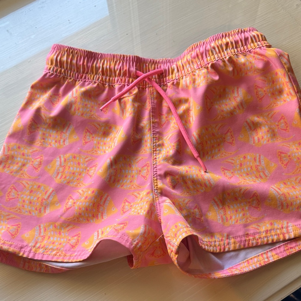 Vineyard Vines size medium Pink & Yellow Fish-Print Girls Shorts